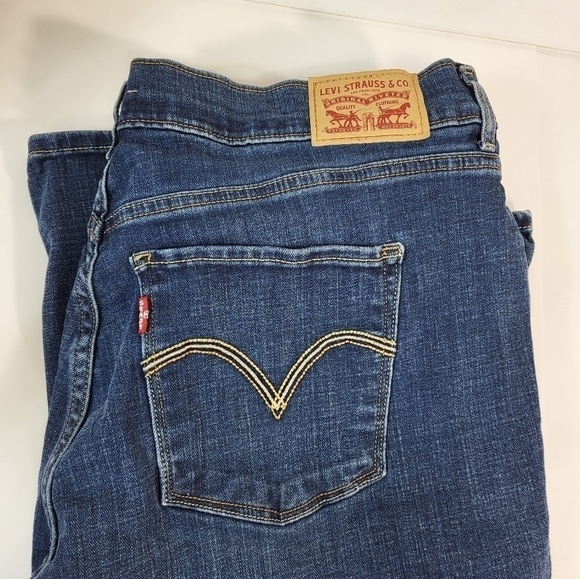 Levi's Classic Bootcut Denim Jeans - Picture 4 of 6